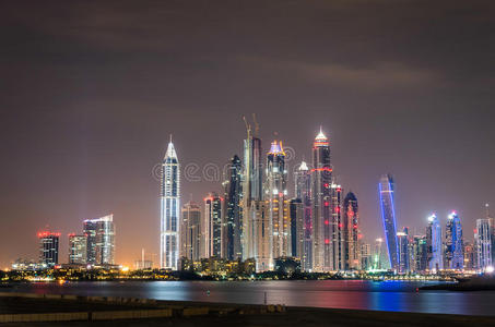 迪拜码头夜景线图片