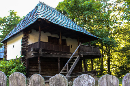 乡土传统粘土与木屋