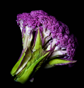 新鲜的紫色花椰菜