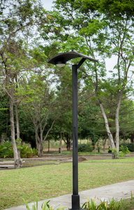 太阳能路灯柱在公园