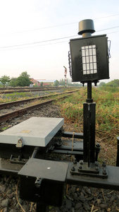 铁路控制箱和交通灯信号图片