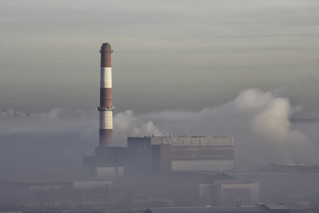 工厂有害排放的大气污染图片