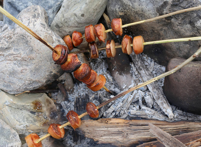 夏令营期间烹饪 wurstel