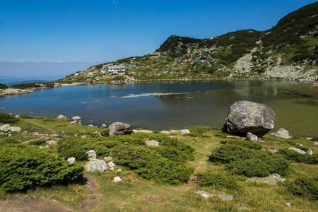 保加利亚的七个瑞拉湖鱼湖景观令人惊叹