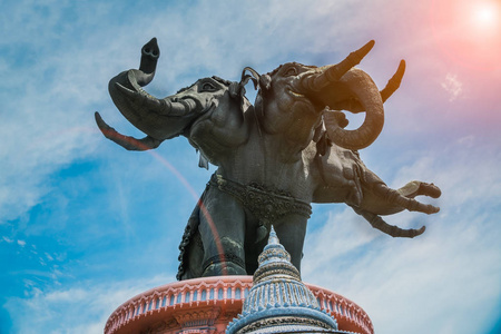 湾博物馆, 曼谷泰国, 在阳光下的大象雕像