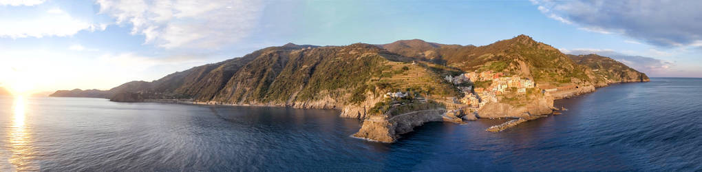 日落 Manarola 精彩全景鸟瞰图, 五土地