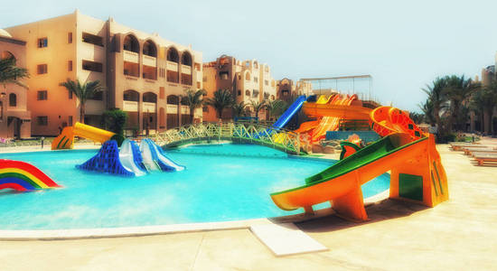 酒店的游泳池。埃及的赫尔哥达