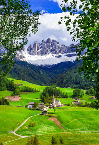 高山风景令人印象深刻的白云岩山, Val di 富内斯, 意大利