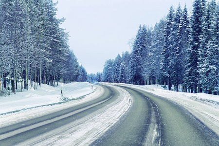 冬季雪路罗瓦涅米