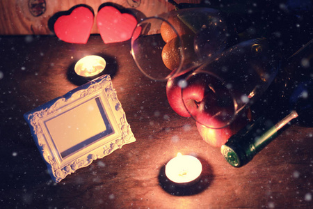 葡萄酒的蜡烛情人节心