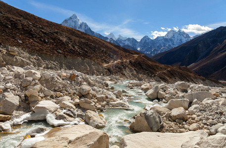 尼泊尔珠穆朗玛峰高速公路 Dingboche 村 Dablam 山顶