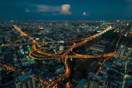 大都市的美丽的城市夜景从高度, 泰国