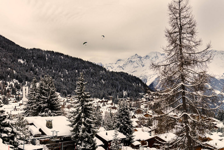 冬天看法在谷在瑞士阿尔卑斯, 韦尔比耶, 瑞士