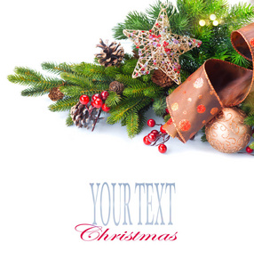 圣诞节装饰与冷杉枝在白色背景与空间的文本