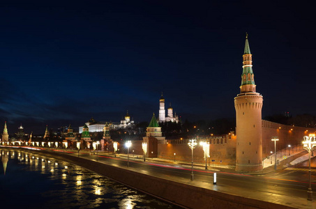 莫斯科克里姆林宫的美丽景色和俄罗斯冬季堤岸