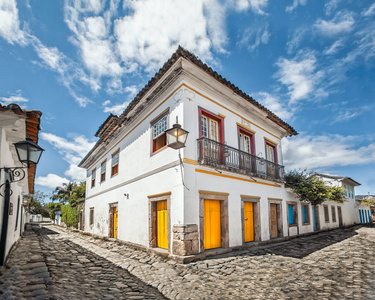 街道和老葡萄牙殖民地房子在历史市中心 i