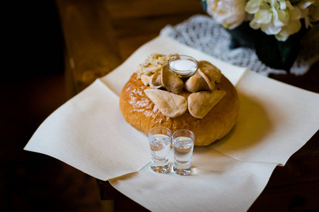 传统的波兰婚礼面包详细