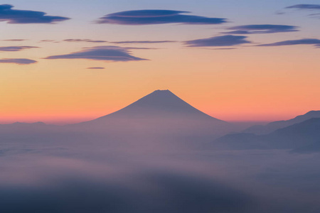 山秋高气爽的秋高气爽的富士山