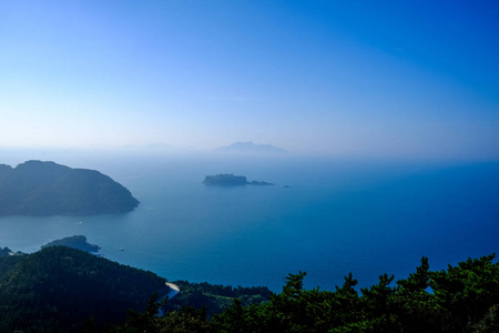 岛屿海洋和薄雾