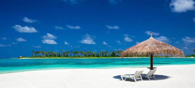 马尔代夫自然景观中的热带海滩