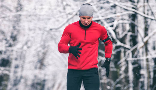 冬天赛跑训练, 赛跑者在冷的雪天气