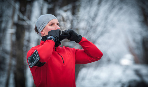 冬季跑步锻炼, 跑步者穿暖和的衣服有断裂