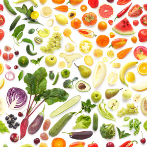 无缝图案的各种新鲜蔬菜和水果隔离在白色背景顶部视图平面铺设。 健康饮食的食物概念组成。 食物的质地。