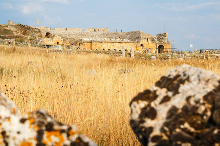 赫拉波利斯古城遗址棉花, 土耳其在一个美丽的夏日