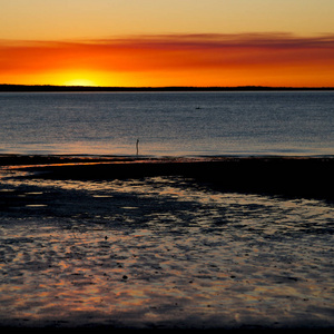 在澳大利亚，夕阳在海洋中，就像放松和度假的概念