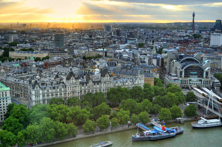 伦敦天际线景观与大本钟，威斯敏斯特宫，伦敦眼，威斯敏斯特桥，泰晤士河，伦敦，英国，英国