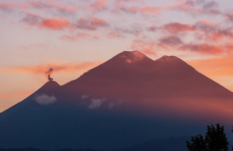 中美洲危地马拉美丽的火山景观