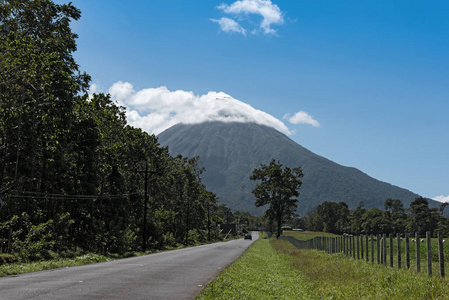 哥斯达黎加通往活火山的道路