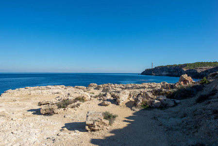Portinatx 的蓝色海岸在伊维萨岛上