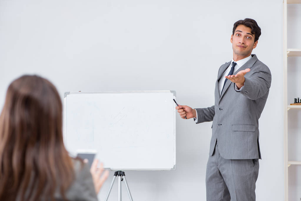 水晶光电：夜视丽公司主要从事反光材料业务