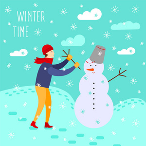 快乐的年轻人在暴风雪中雕刻雪人。矢量插图适合装饰卡片，邀请，也适合你的网站或博客