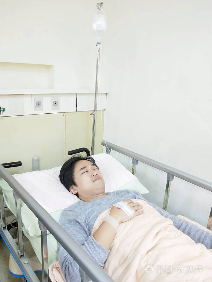 躺在病床上的病人照片-正版商用图片11bphh-摄图新视界