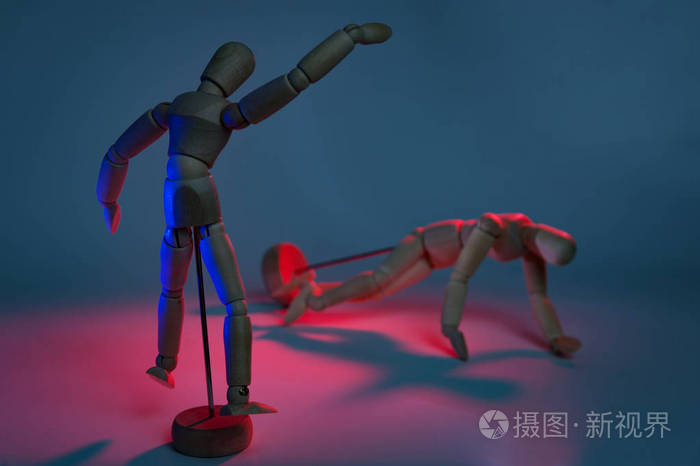 木偶解释家庭暴力