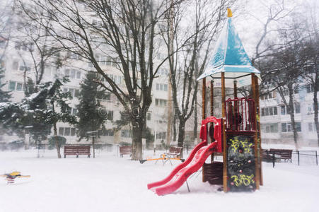 冰天雪地的游乐场城堡