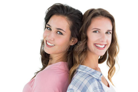 两位快乐的年轻女性朋友侧视图图片