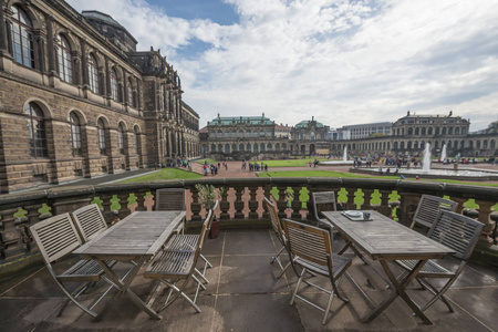 德国德累斯顿茨温格宫游客休息场所。