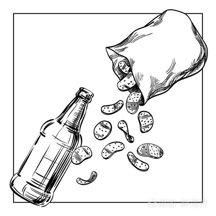 由一瓶啤酒和零食薯片组成,从顶部倒入一个开放的包装