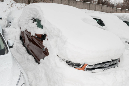 雪盖的车