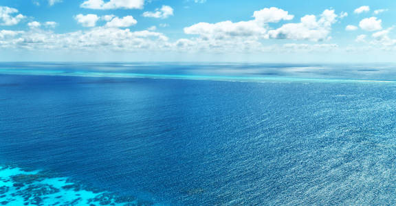 在澳大利亚纳图亚尔公园，大礁岛从天堂的高度概念。