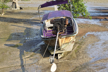 泰国克拉比半岛的老渔船
