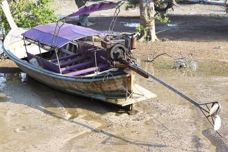 泰国克拉比半岛的老渔船