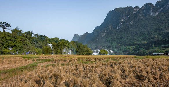 越南最壮观的瀑布是位于越南土坝县曹邦镇田汉区的瀑布