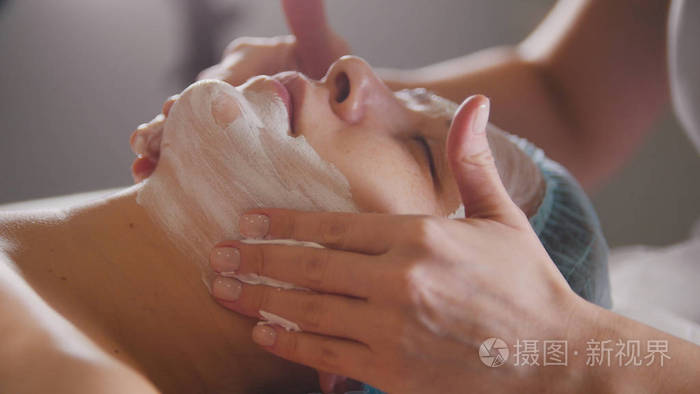 面部皮肤按摩-水疗沙龙护肤品