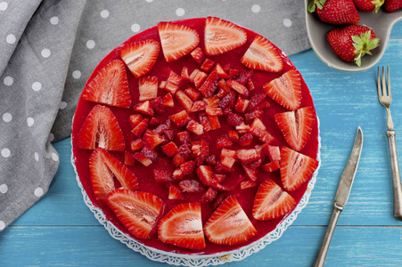 美丽的甜点蛋糕与草莓