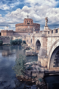  Angelo next to the Tiber river and Vatican in Rome