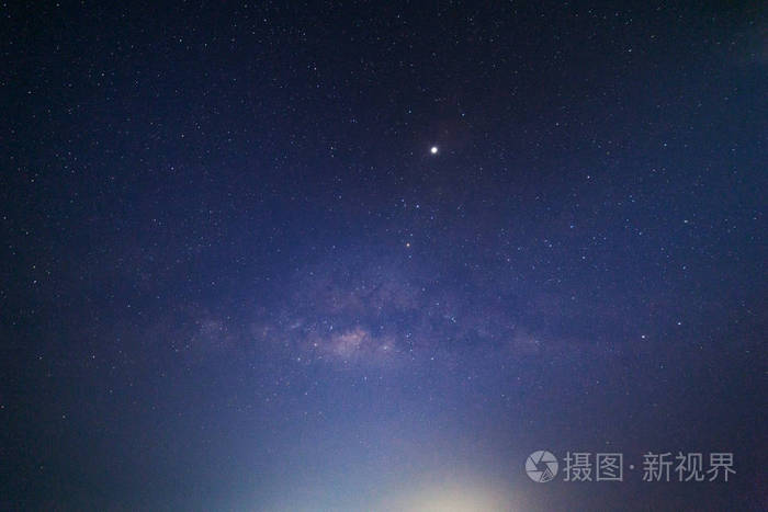 夜空中的银河与星辰